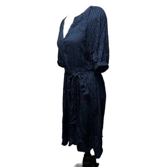 Elegant Navy Blue Button-Down Dress - Picture 11 of 11